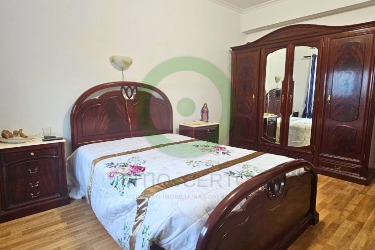 Moradia T4 para Venda em Vilar de Nantes Foto 14