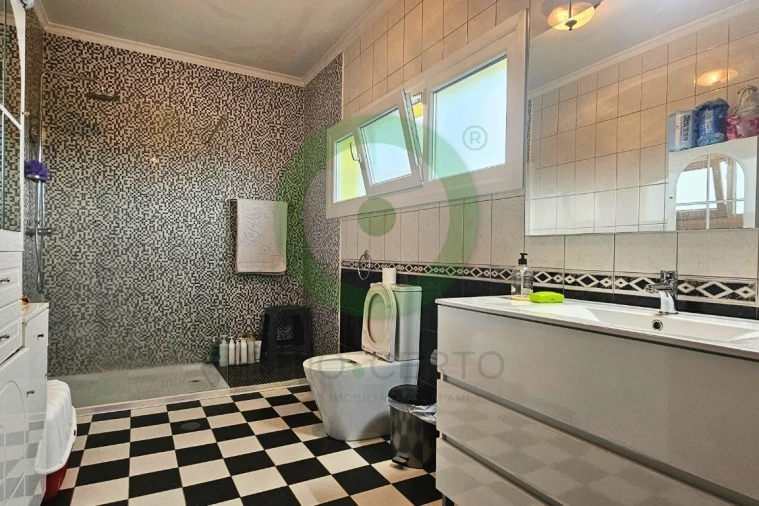 Moradia T4 para Venda em Vilar de Nantes Foto 16