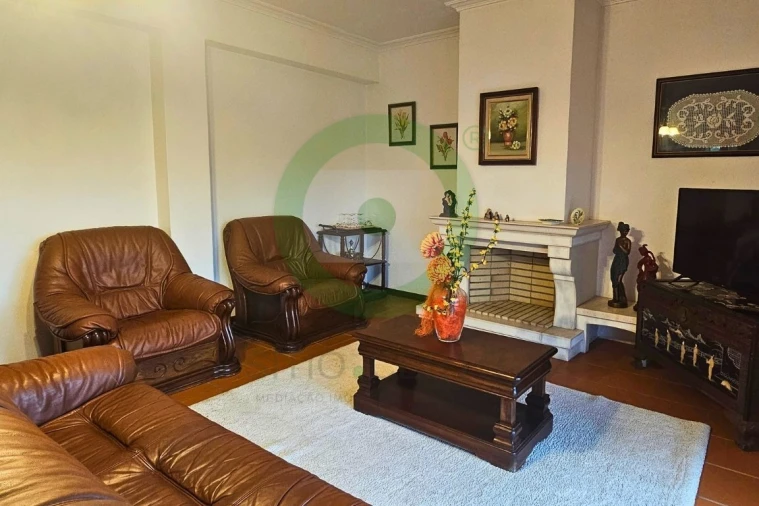 Moradia T4 para Venda em Vilar de Nantes Foto 9