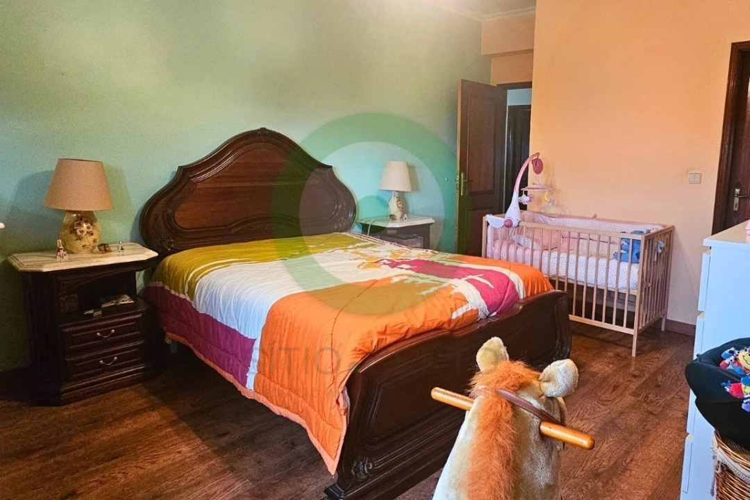 Moradia T4 para Venda em Vilar de Nantes Foto 12