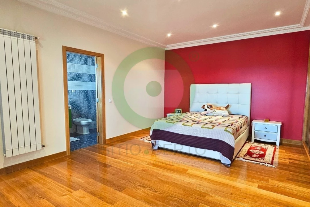 Moradia T5 para Venda em Ervões Foto 12