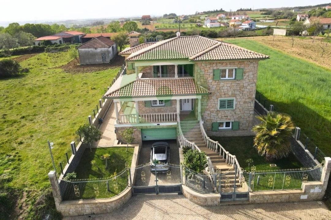 Moradia T5 para Venda em Ervões Foto 1