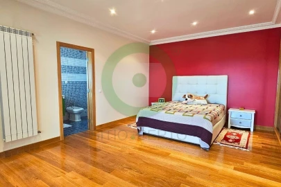 Moradia T5 para Venda em Ervões