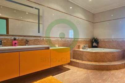 Moradia T5 para Venda em Ervões