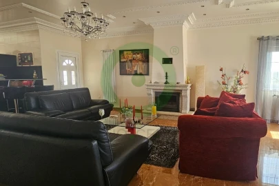 Moradia T5 para Venda em Ervões