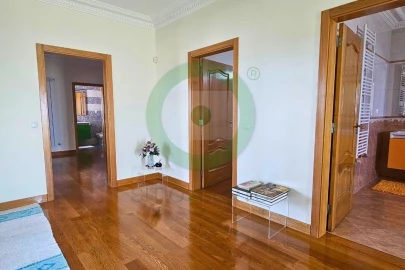 Moradia T5 para Venda em Ervões