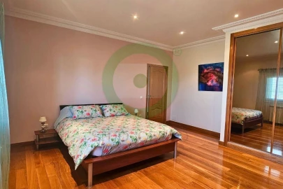 Moradia T5 para Venda em Ervões