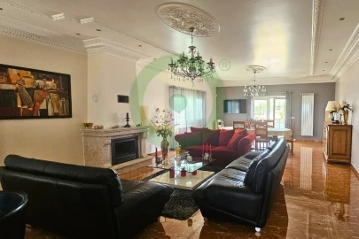 Moradia T5 para Venda em Ervões