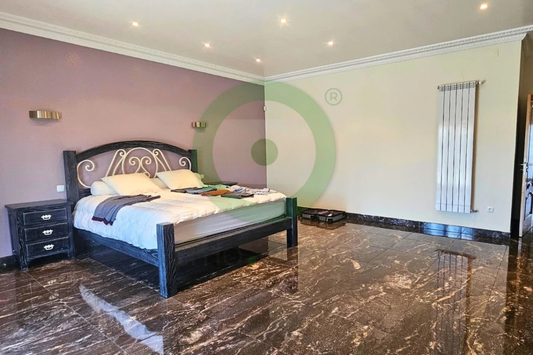 Moradia T5 para Venda em Ervões Foto 10