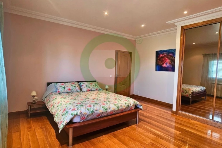 Moradia T5 para Venda em Ervões Foto 18