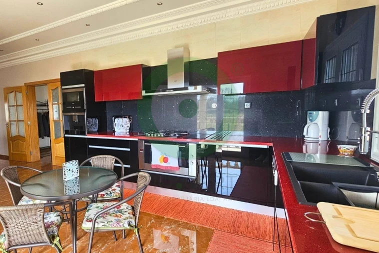 Moradia T5 para Venda em Ervões Foto 5