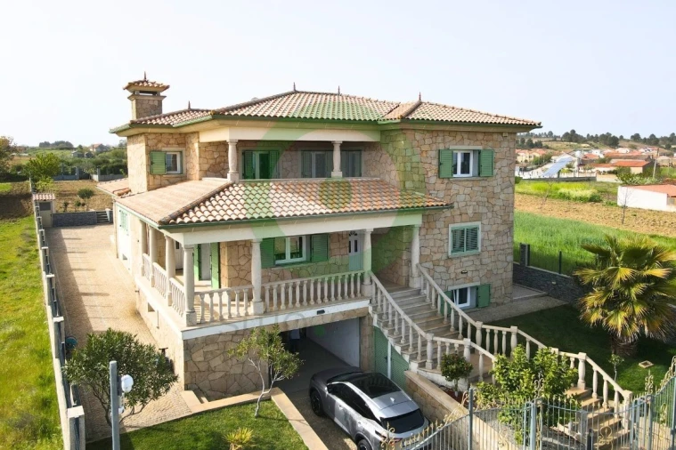 Moradia T5 para Venda em Ervões Foto 2