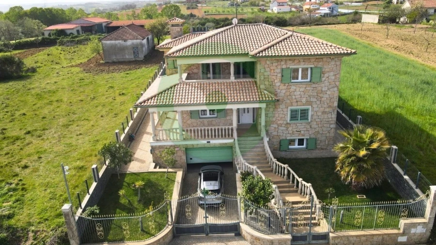 Moradia T5 para Venda em Ervões