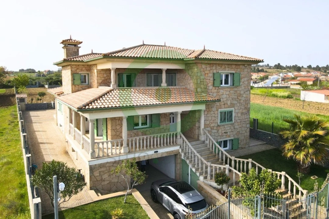 Moradia T5 para Venda em Ervões Foto 2