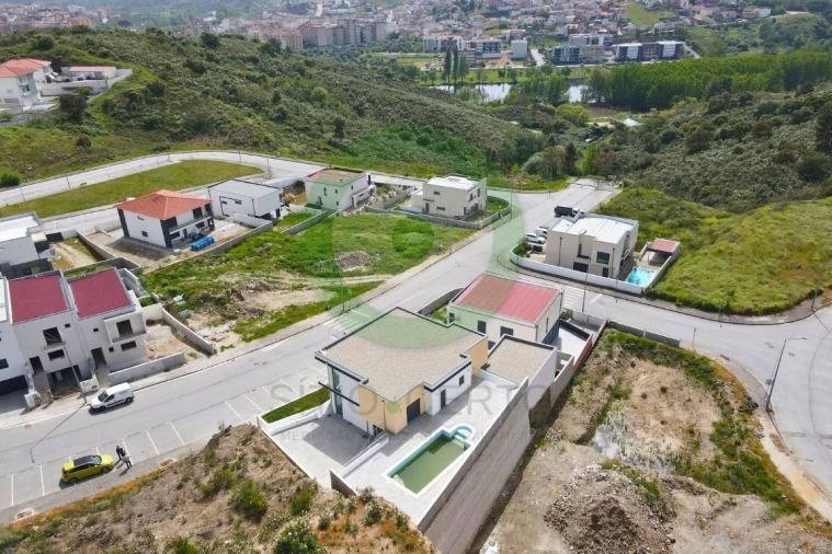 Moradia T4 para Venda em Mirandela Foto 5