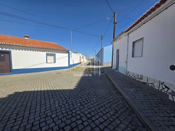 Moradia T1 para Venda em Campo e Campinho