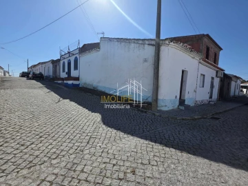 Moradia T1 para Venda em Campo e Campinho