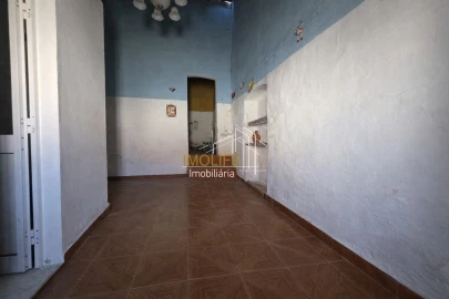 Moradia T1 para Venda em Campo e Campinho