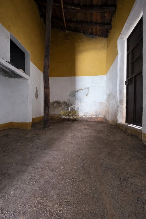 Moradia T1 para Venda em Campo e Campinho