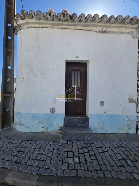 Moradia T1 para Venda em Campo e Campinho