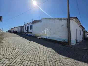 Moradia T3 para Venda em Campo e Campinho