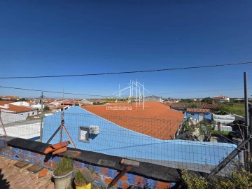 Moradia T2 para Venda em Campo e Campinho