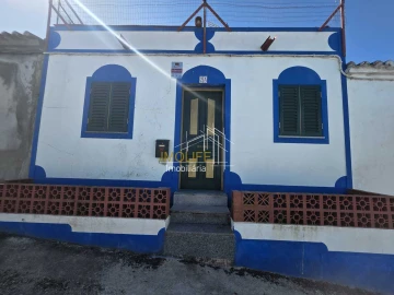 Moradia T2 para Venda em Campo e Campinho