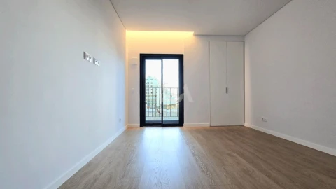 Apartamento T2 para Venda em Faro (Sé e São Pedro)