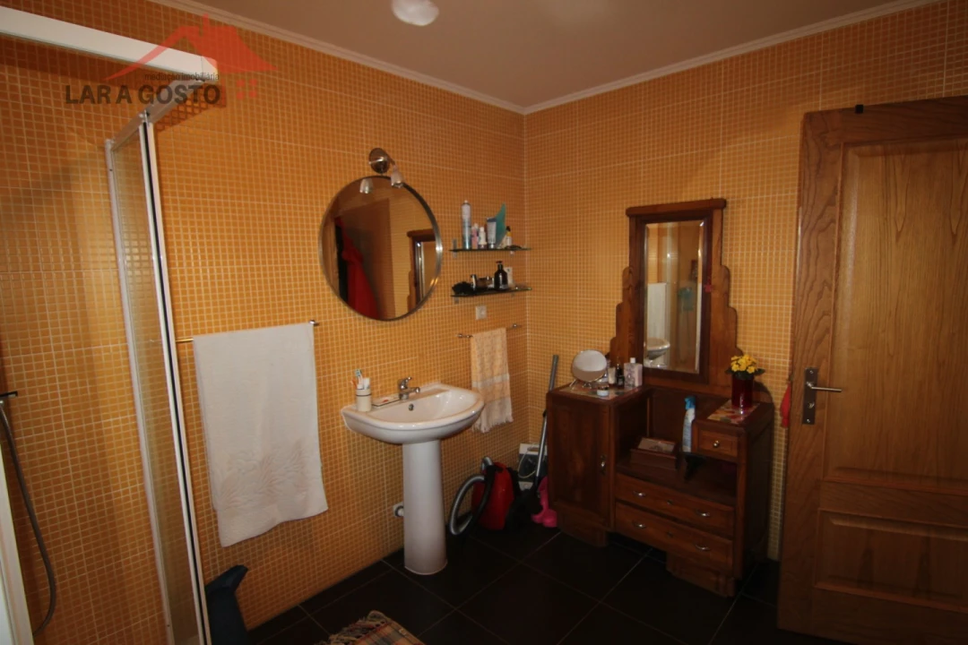 Moradia T4 para Venda em Salselas Foto 15