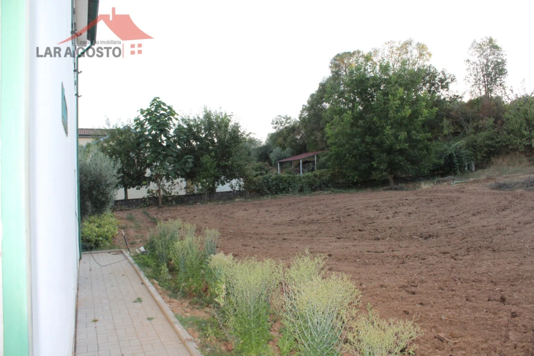 Moradia T4 para Venda em Salselas Foto 34