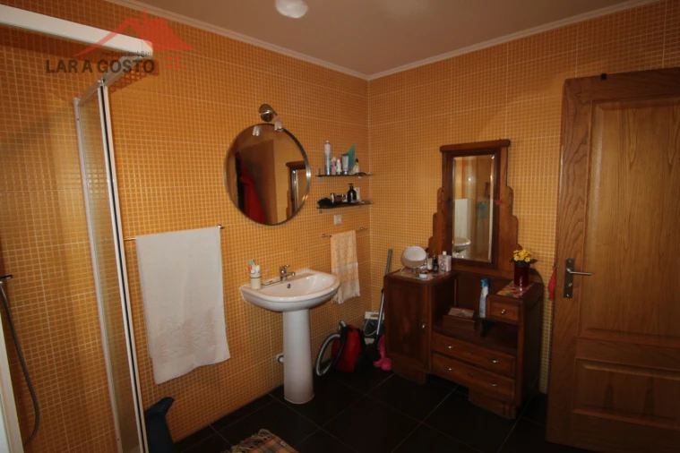 Moradia T4 para Venda em Salselas Foto 15