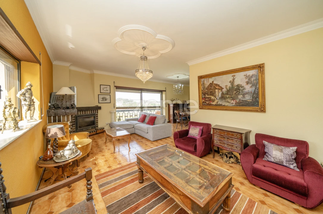 Moradia T7 para Venda em Arnoia Foto 10