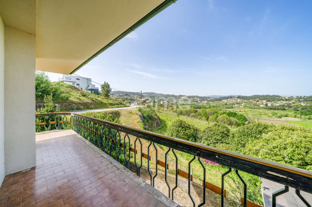 Moradia T7 para Venda em Arnoia Foto 17