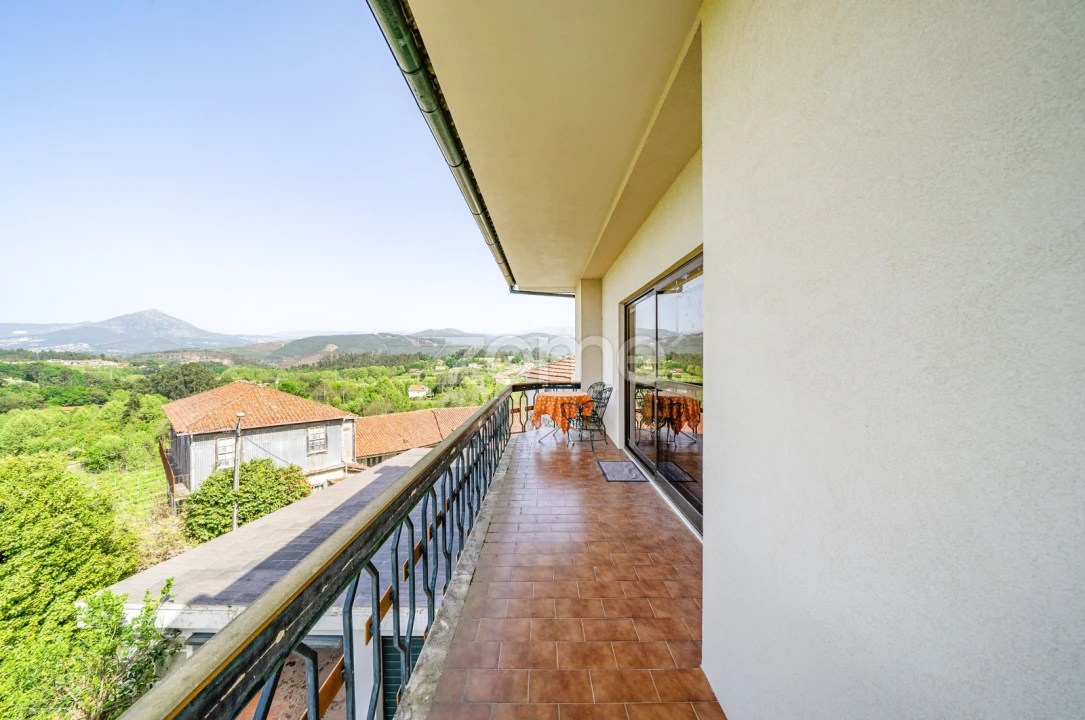 Moradia T7 para Venda em Arnoia Foto 18