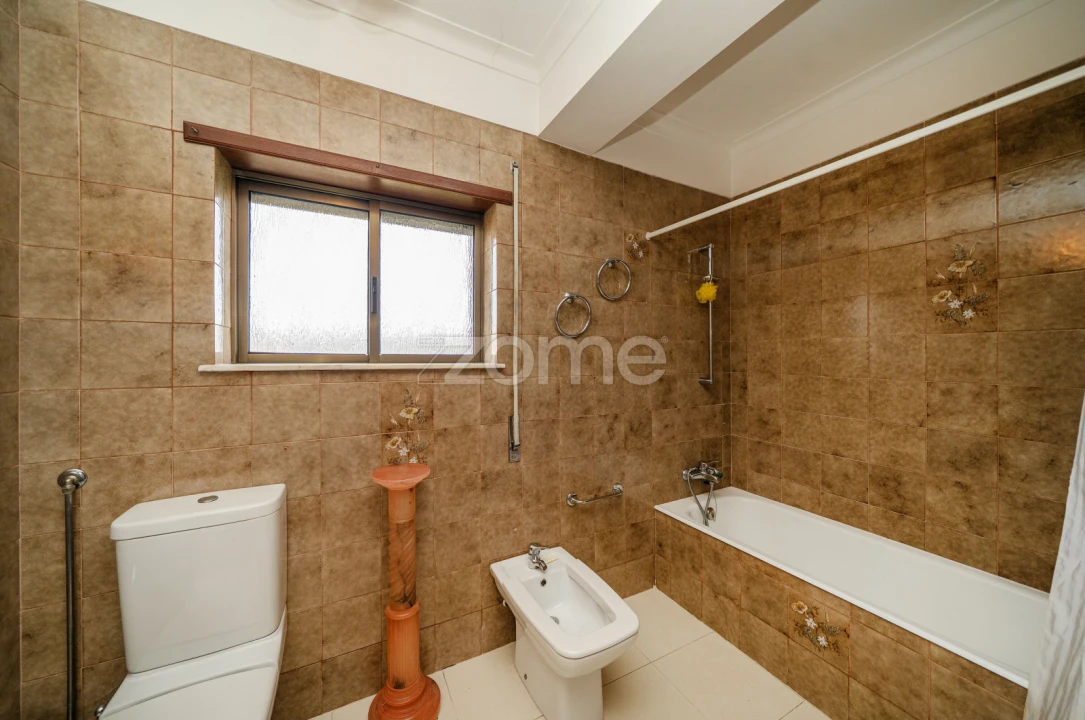 Moradia T7 para Venda em Arnoia Foto 25