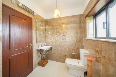 Moradia T7 para Venda em Arnoia