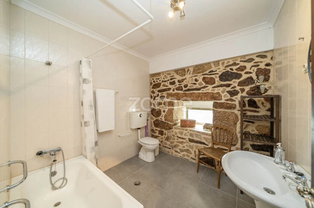 Moradia T7 para Venda em Arnoia Foto 41