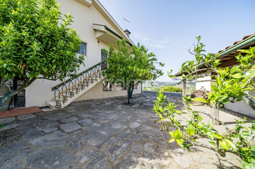 Moradia T7 para Venda em Arnoia Foto 42