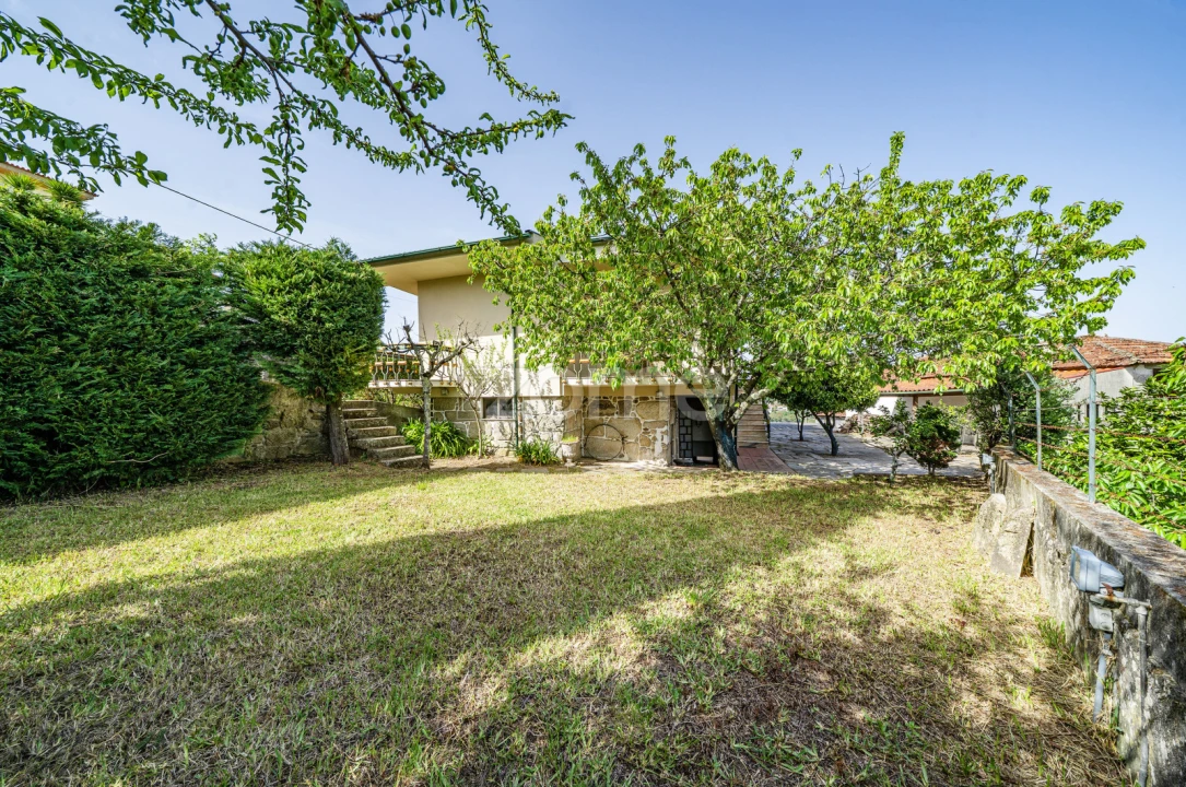 Moradia T7 para Venda em Arnoia Foto 3