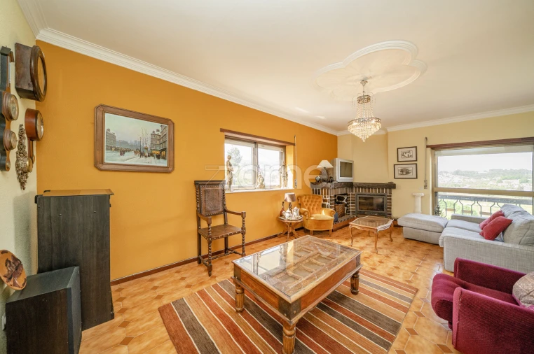 Moradia T7 para Venda em Arnoia Foto 9