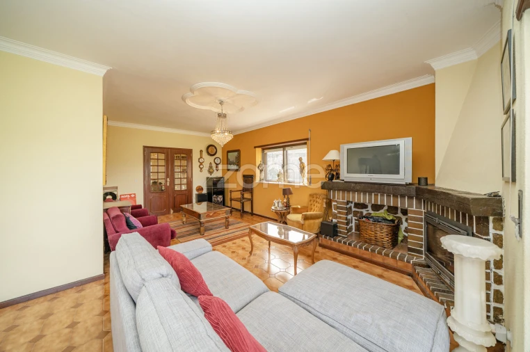 Moradia T7 para Venda em Arnoia Foto 13