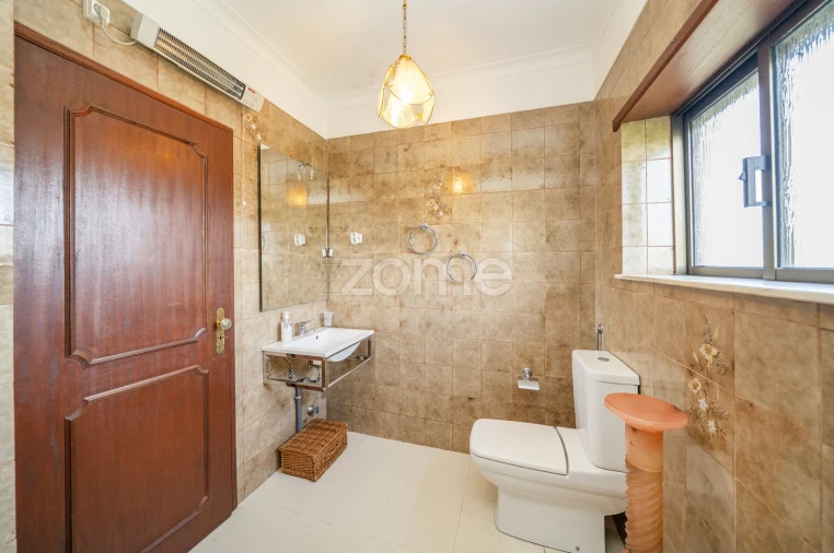 Moradia T7 para Venda em Arnoia Foto 24