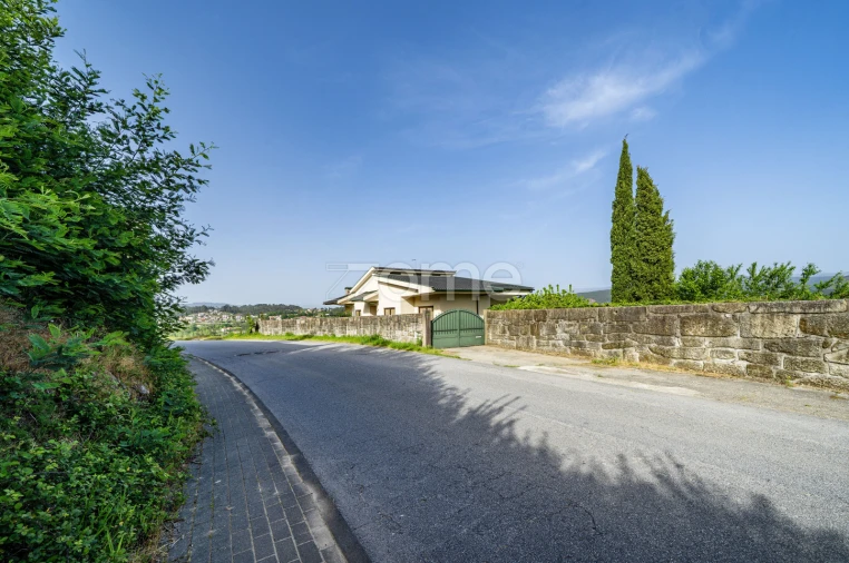 Moradia T7 para Venda em Arnoia Foto 2