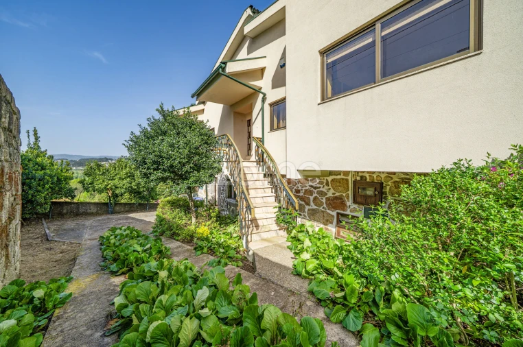 Moradia T7 para Venda em Arnoia Foto 4