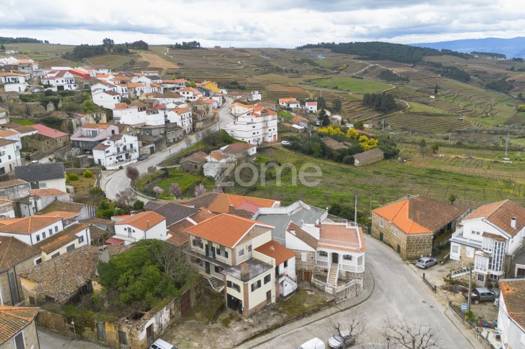 Moradia T4 para Venda em Sanfins do Douro Foto 41