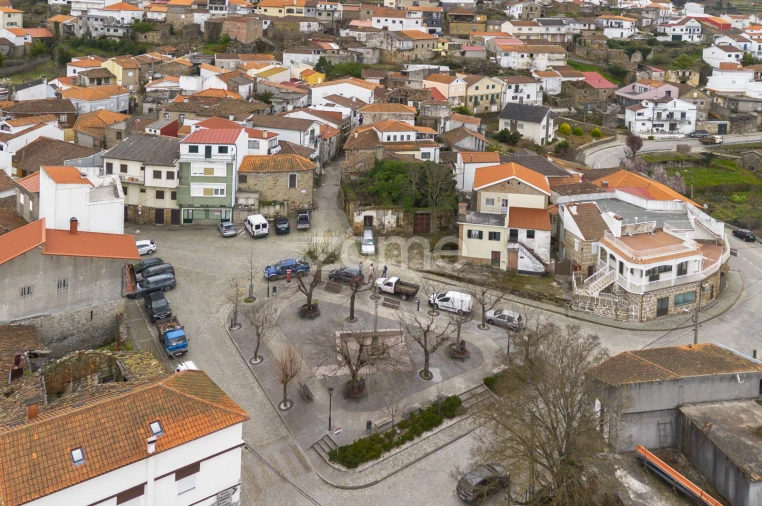Moradia T4 para Venda em Sanfins do Douro Foto 43