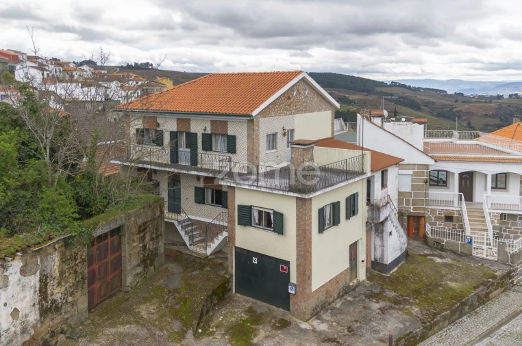 Moradia T4 para Venda em Sanfins do Douro Foto 3