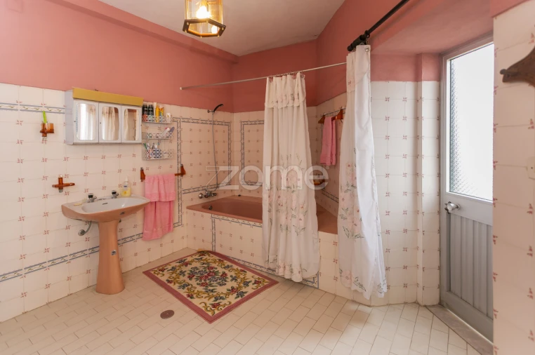 Moradia T4 para Venda em Sanfins do Douro Foto 32