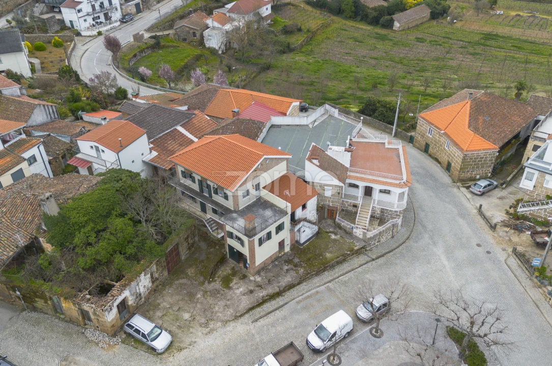 Moradia T4 para Venda em Sanfins do Douro Foto 40