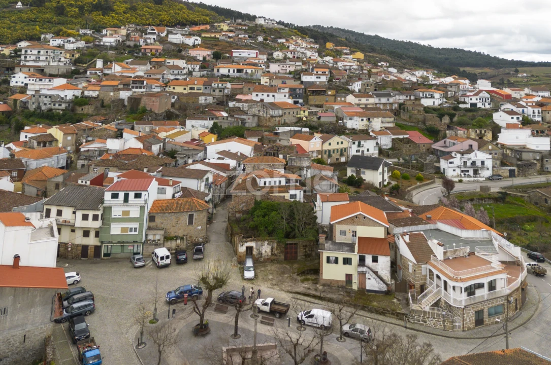 Moradia T4 para Venda em Sanfins do Douro Foto 42